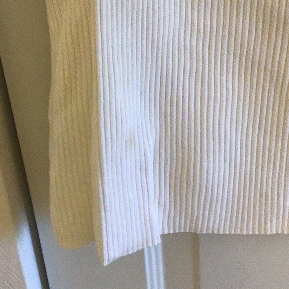 White knit top with a fringe collar, size Large - Picture 4 of 6